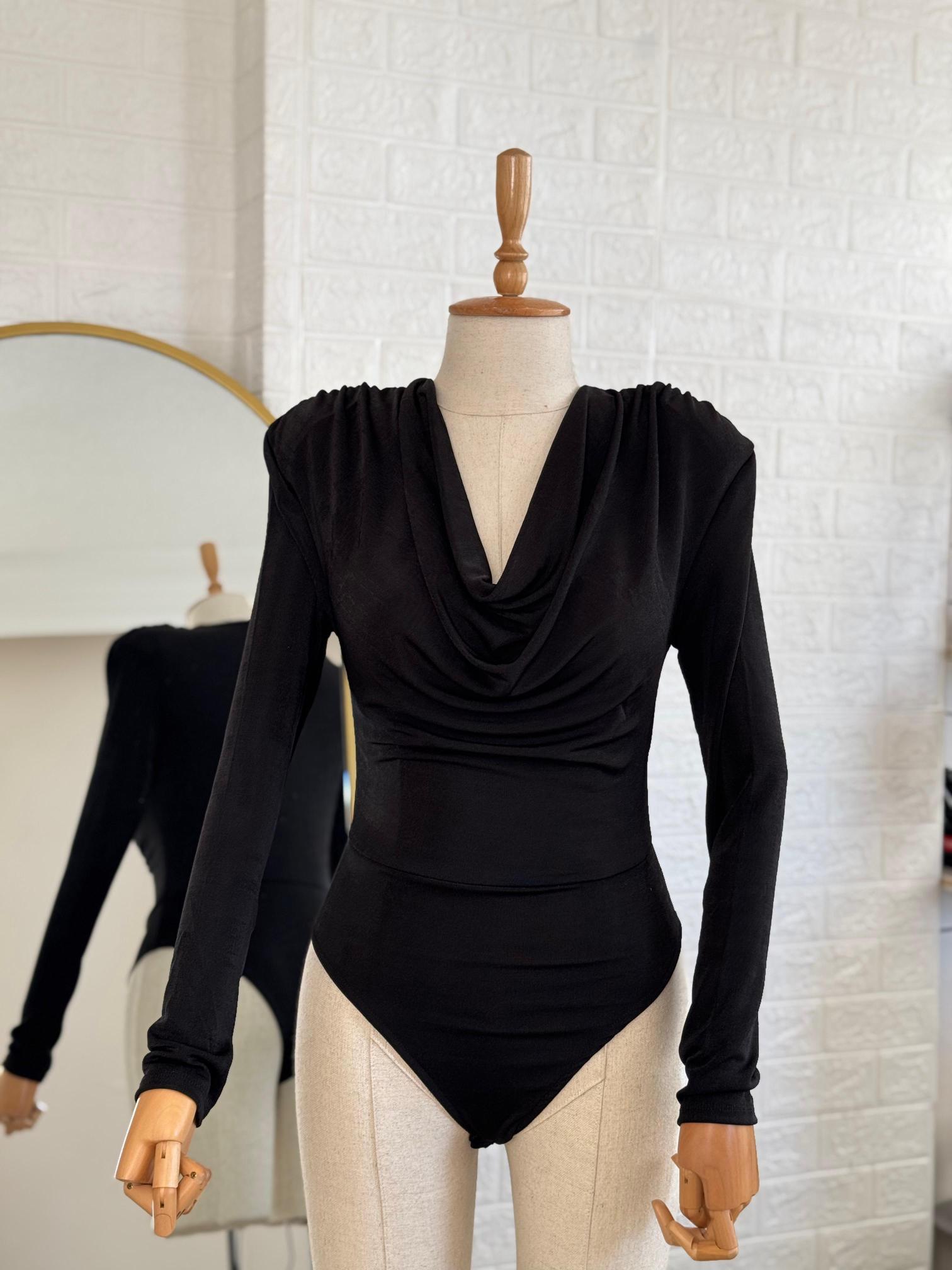 Degaje%20Yaka%20Vatkalı%20Body%20Suit%20Siyah%20(Çıtçıtlı%20Body%20Siyah)