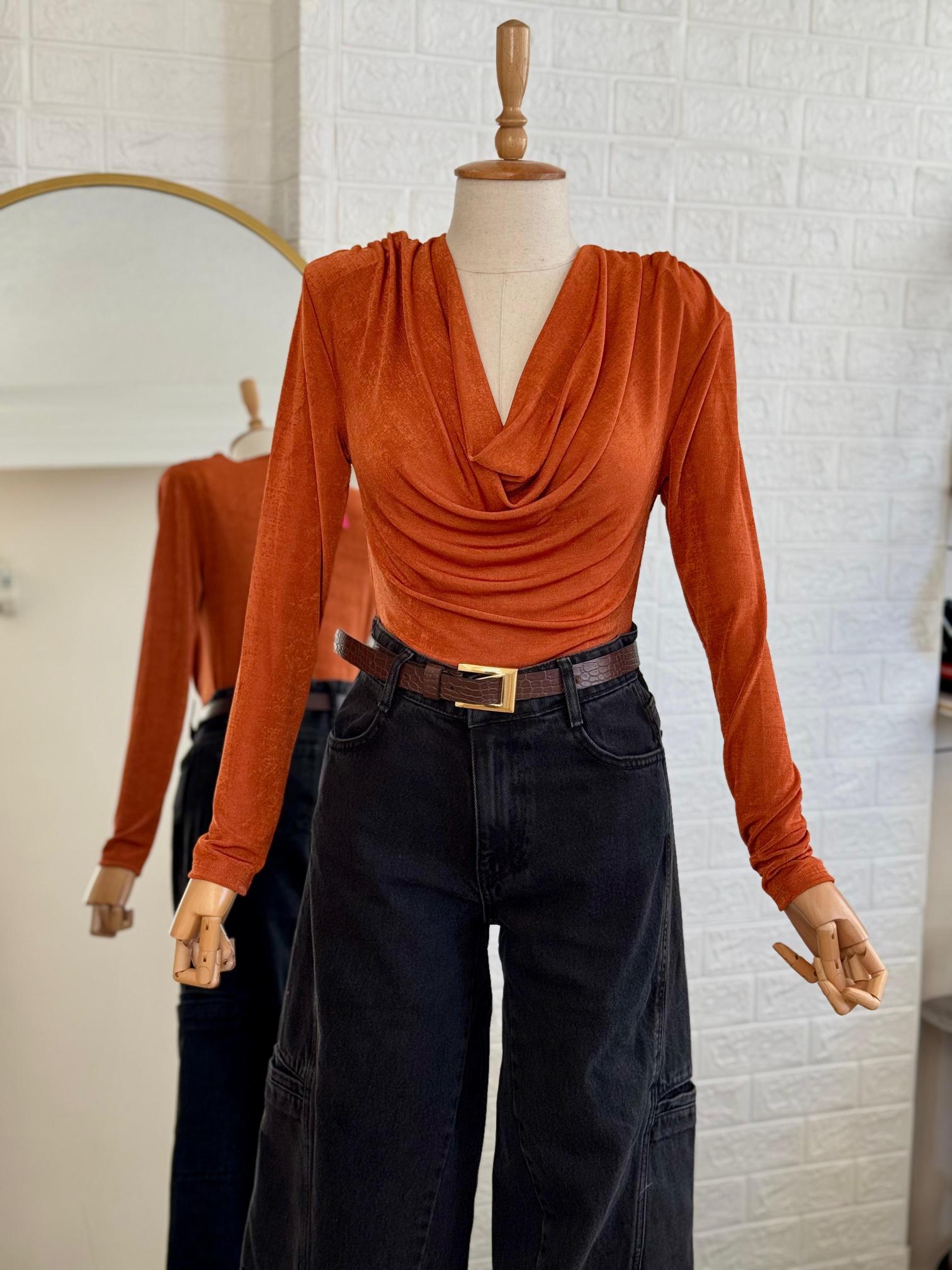 Degaje%20Yaka%20Vatkalı%20Body%20Suit%20Tarçın%20(Çıtçıtlı%20Body%20Tarçın)