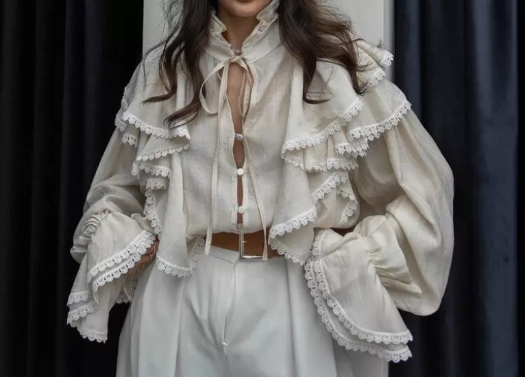 DANTEL DETAYLI FIRFIRLI UZUN KOLLU KADIN GÖMLEK EKRU