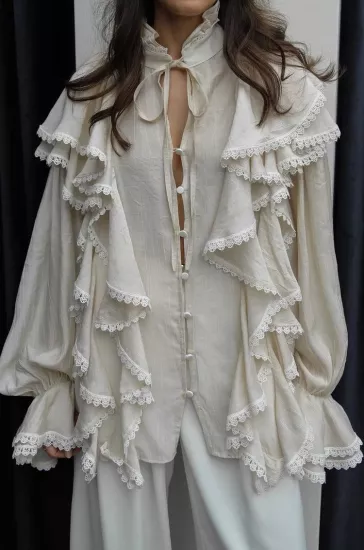 DANTEL DETAYLI FIRFIRLI UZUN KOLLU KADIN GÖMLEK EKRU