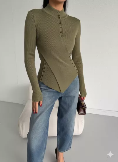 Asimetrik Düğmeli Balıkçı Yaka Triko Bluz HAKİ 