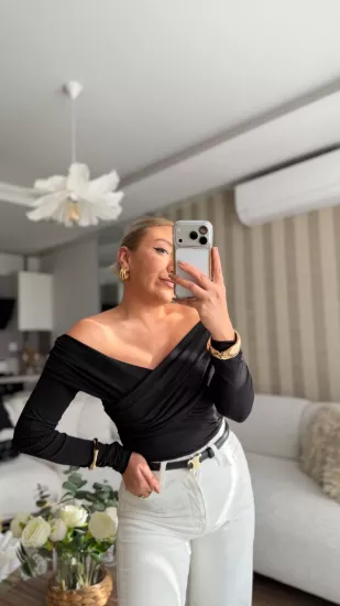 MADONNA YAKA KRUVAZE BLUZ SİYAH